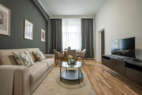 Cozy 1-BR apartment with a king bed in a calm area